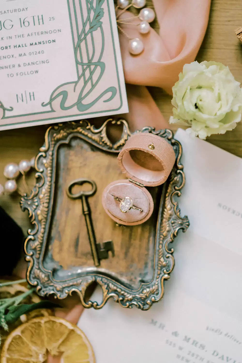 Artwork Nouveau Elopement At A Historic Financial institution Wedding ceremony Venue ⋆ Ruffled