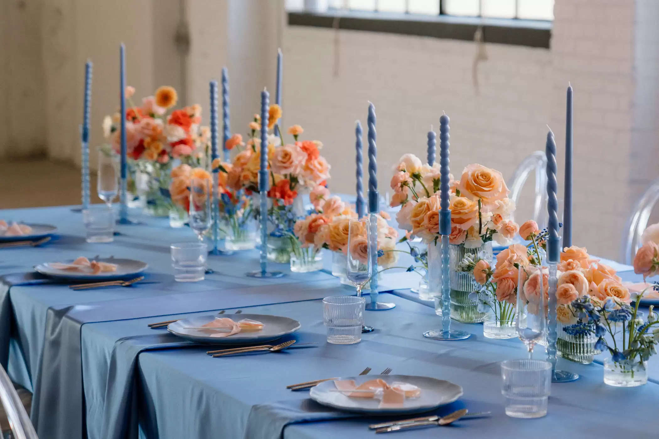 A Charming “Peach Fuzz” Impressed Warehouse Marriage ceremony with a Modern-But-Classic Vibe