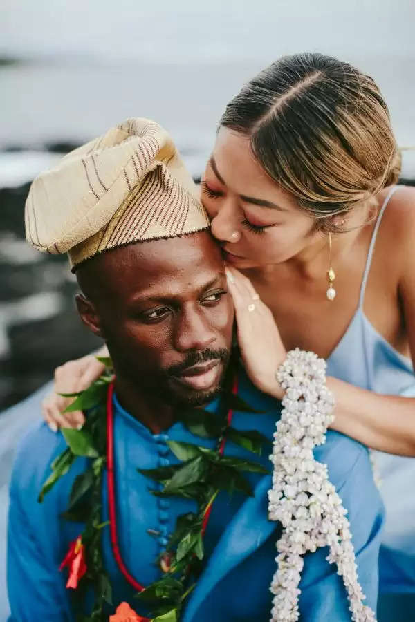 A Vibrant Vacation spot Marriage ceremony on Kona Seashore in Blue & Gold ⋆ Ruffled