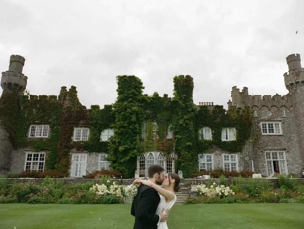 Eire Marriage ceremony at Luttrellstown Fortress