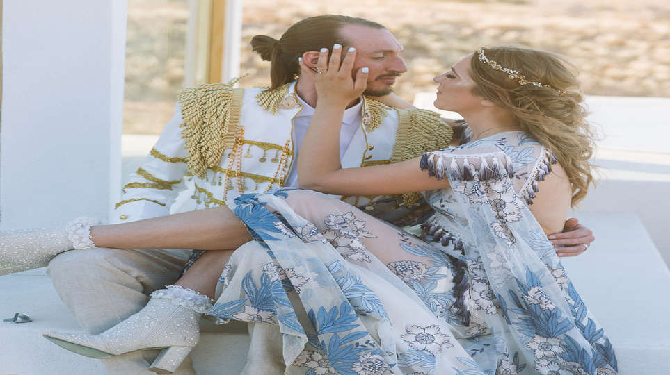 A Blue Floral Gown For This Funky, Free-Spirited Desert Marriage ceremony In Joshua Tree
