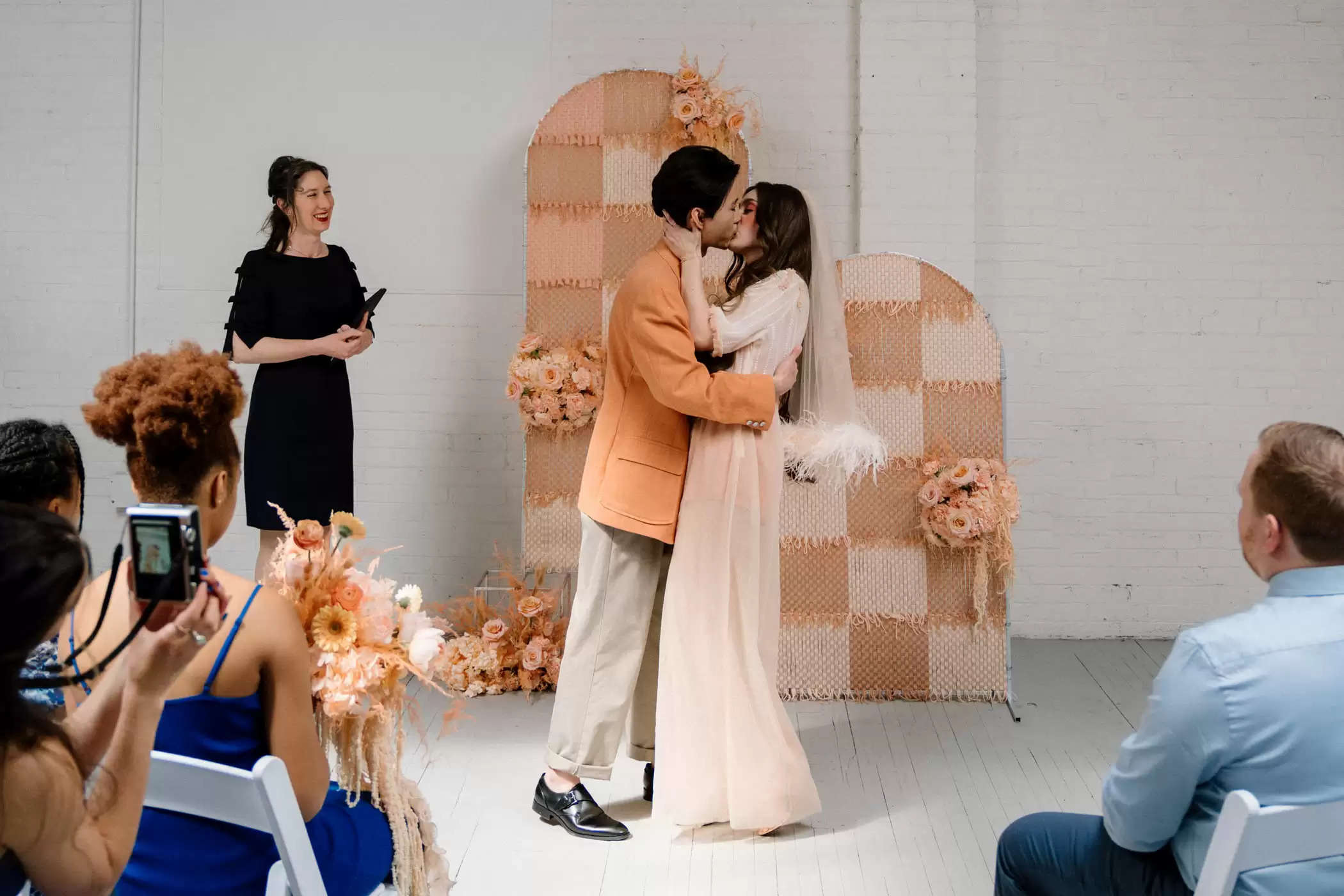 A Charming “Peach Fuzz” Impressed Warehouse Marriage ceremony with a Modern-But-Classic Vibe