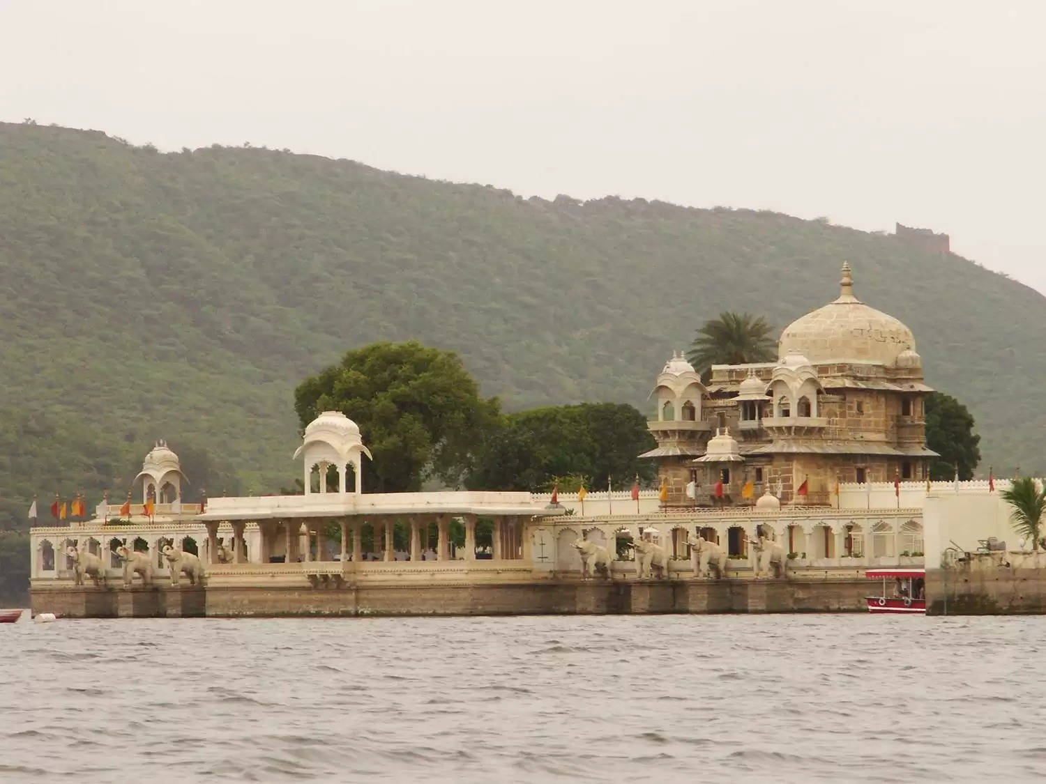 High 8 Honeymoon Locations In Udaipur For A Romantic Getaway