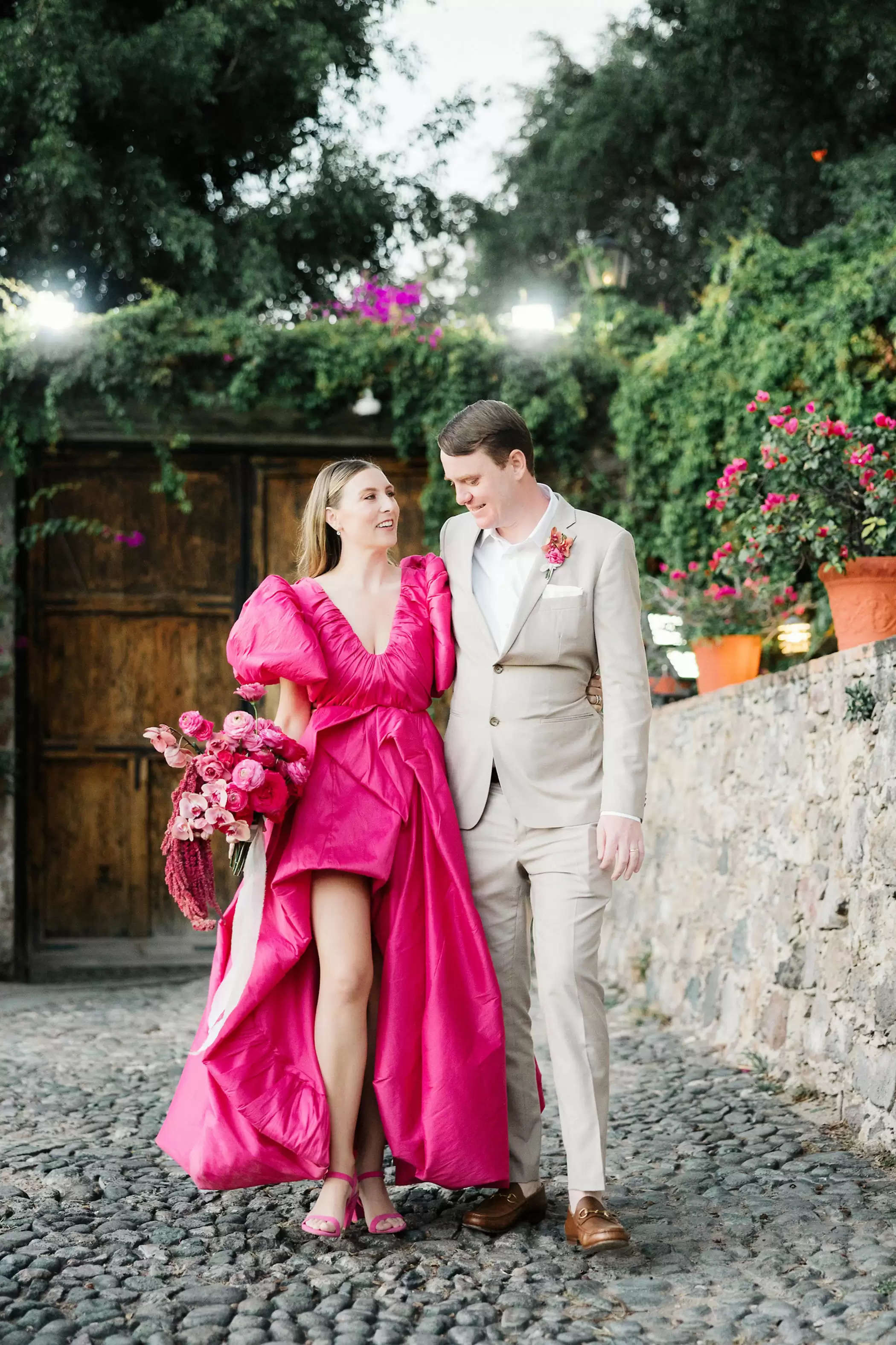 The Bride Wore Pink + the Visitors Wore White for This Placing Vacation spot Wedding ceremony in San Miguel de Allende