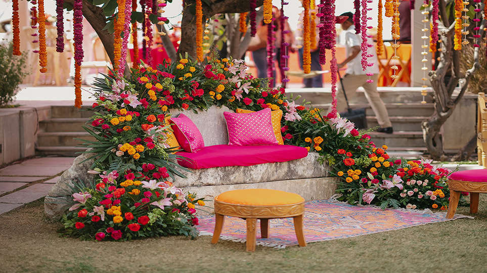 Staying true to custom with a contemporary aptitude, this couple’s backyard marriage ceremony mandap featured an ideal stability of vivid hues and brass components