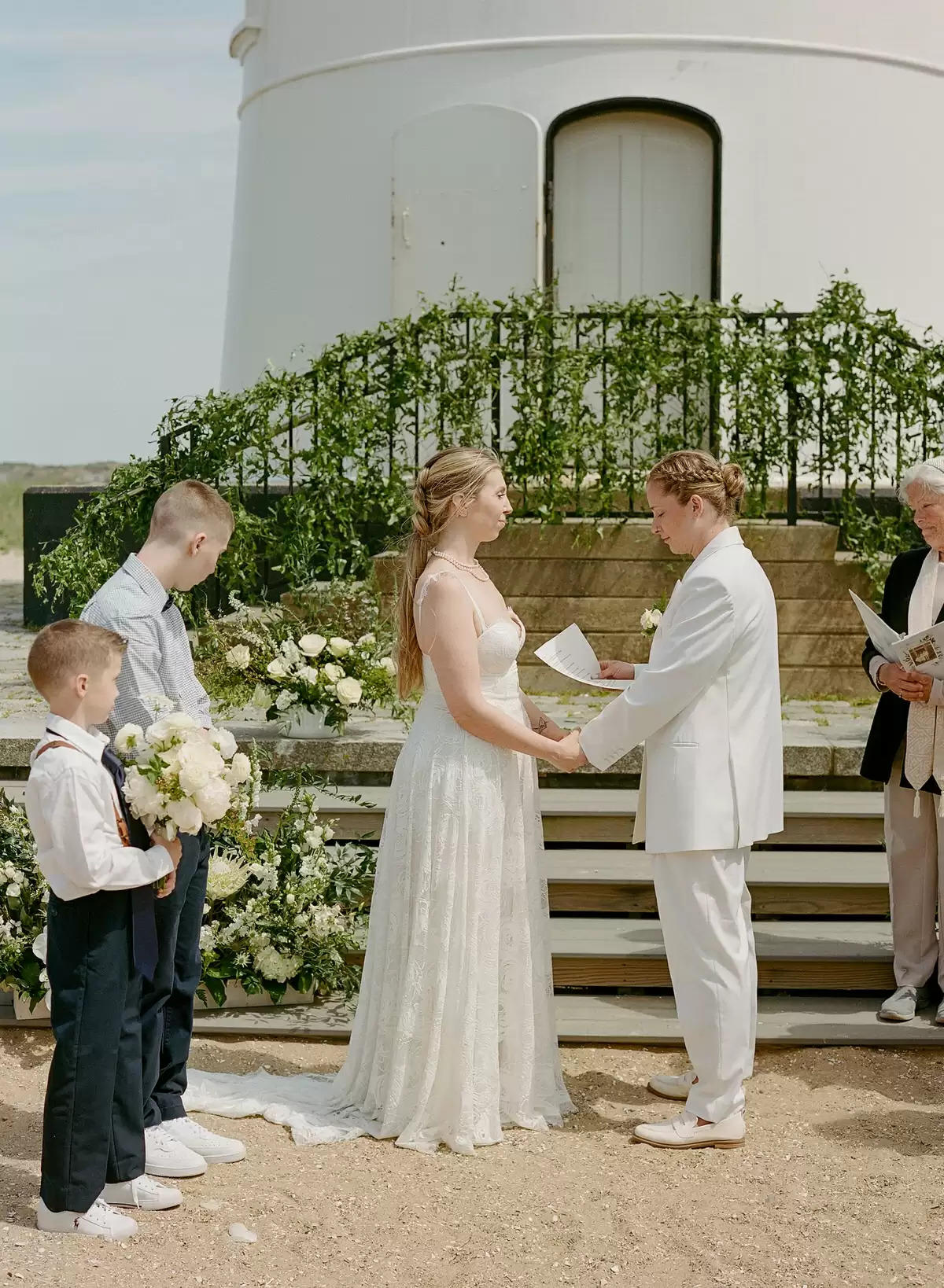 Easy Seashore Wedding ceremony for Two Brides ⋆ Ruffled