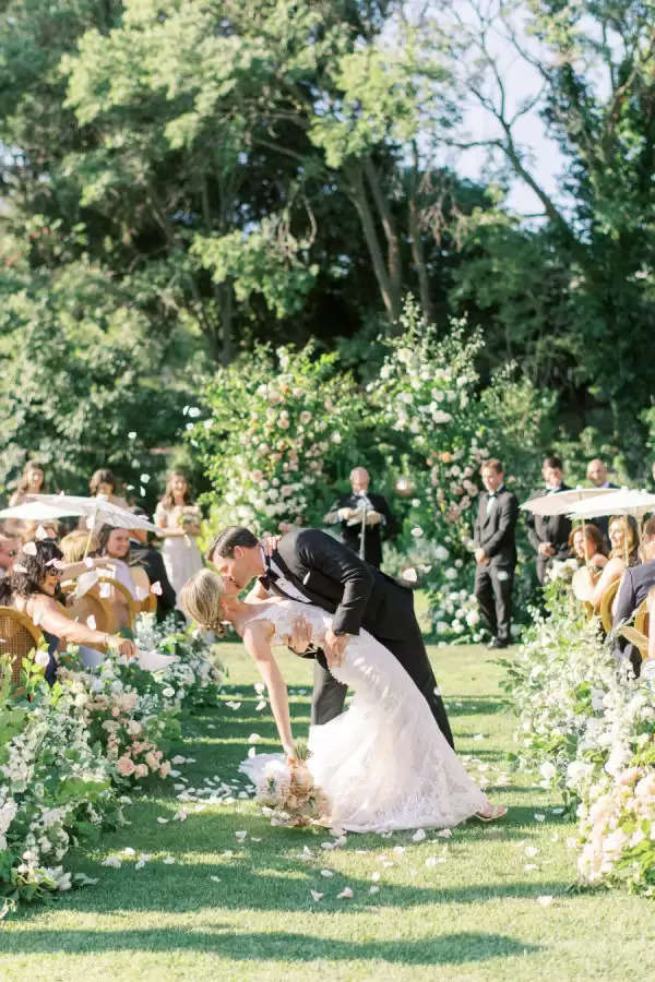 French Backyard Marriage ceremony in Provence Crammed With The Sweetness Of Summer time