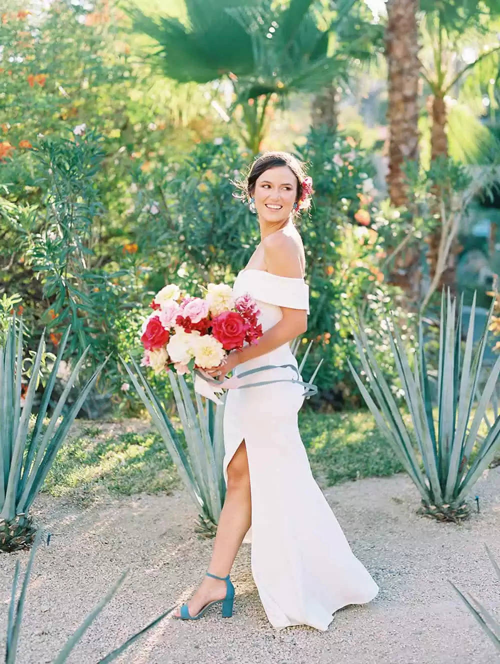 A Los Cabos Vow Renewal with Fairly Pops of Fuchsia and Breezy Blue ⋆ Ruffled