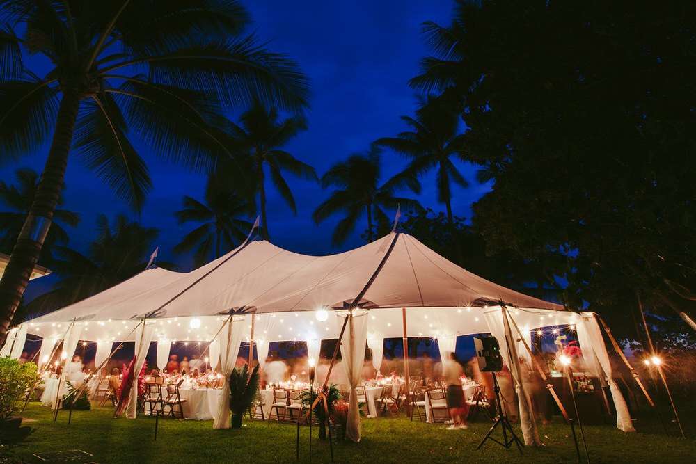 A Vibrant Vacation spot Marriage ceremony on Kona Seashore in Blue & Gold ⋆ Ruffled