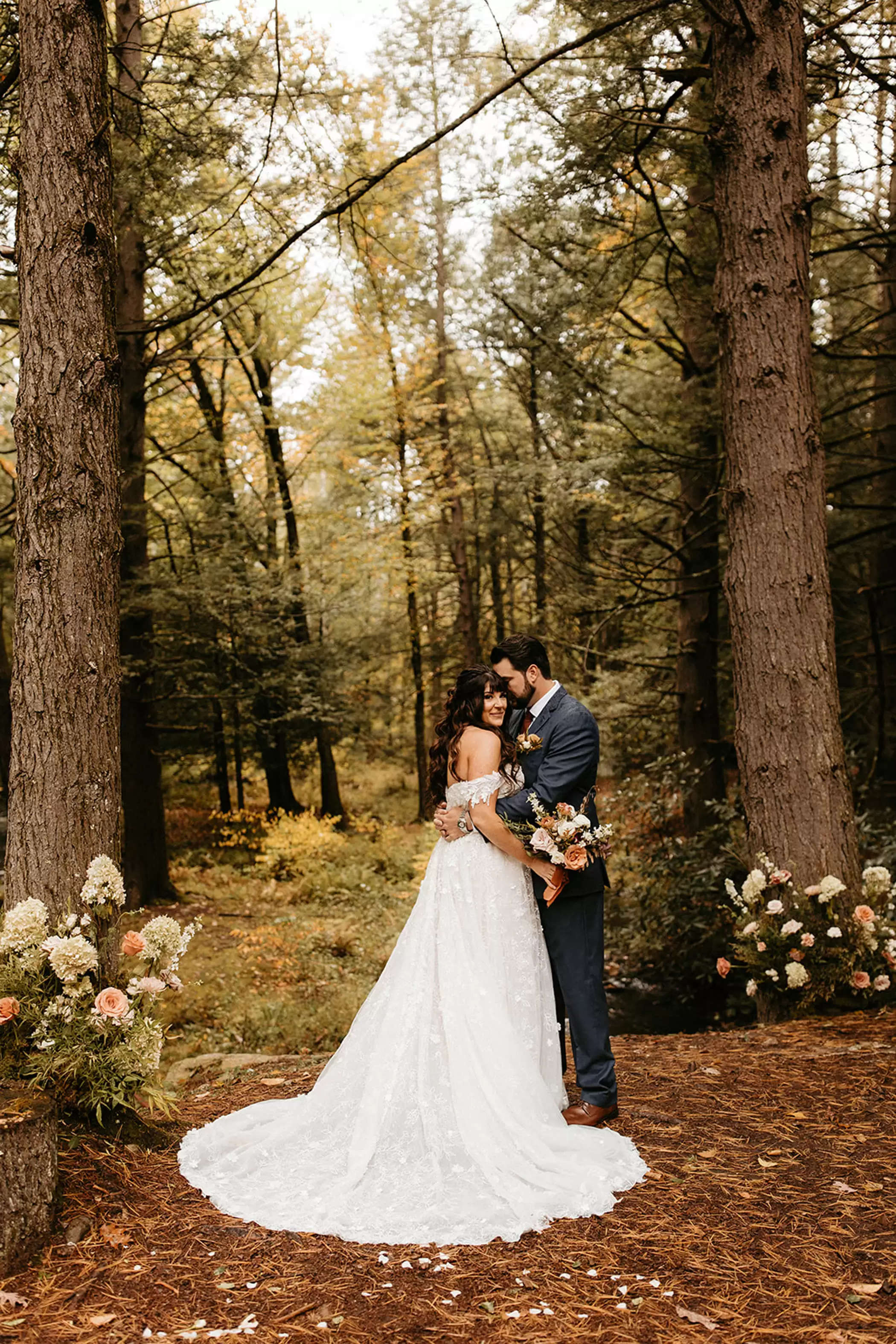This Woodsy Fall Wedding ceremony within the Poconos Was Filled with Ethereal, Earthy Romance