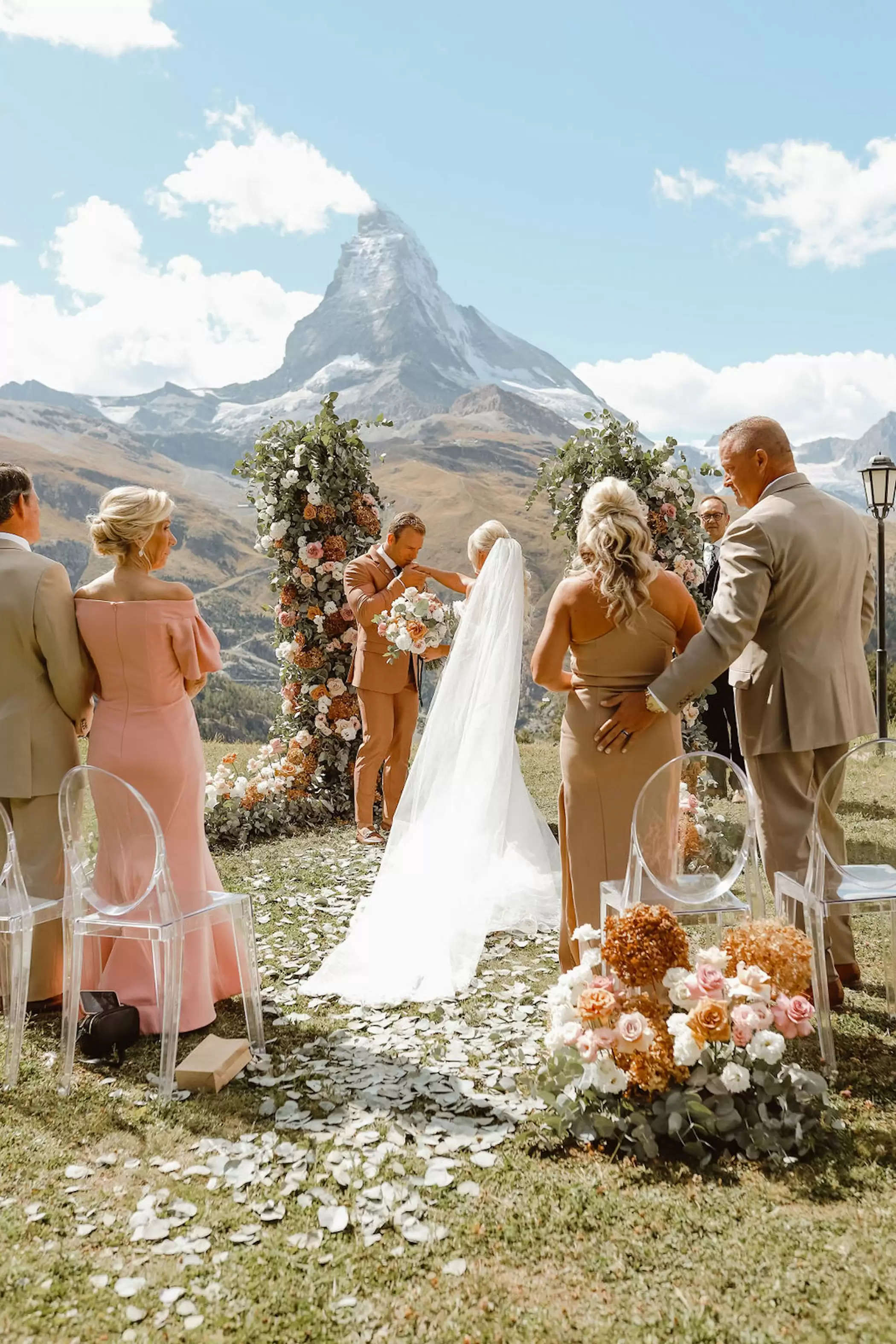 This Beautiful Elopement within the Swiss Alps Was a Vacation spot Dream Come True