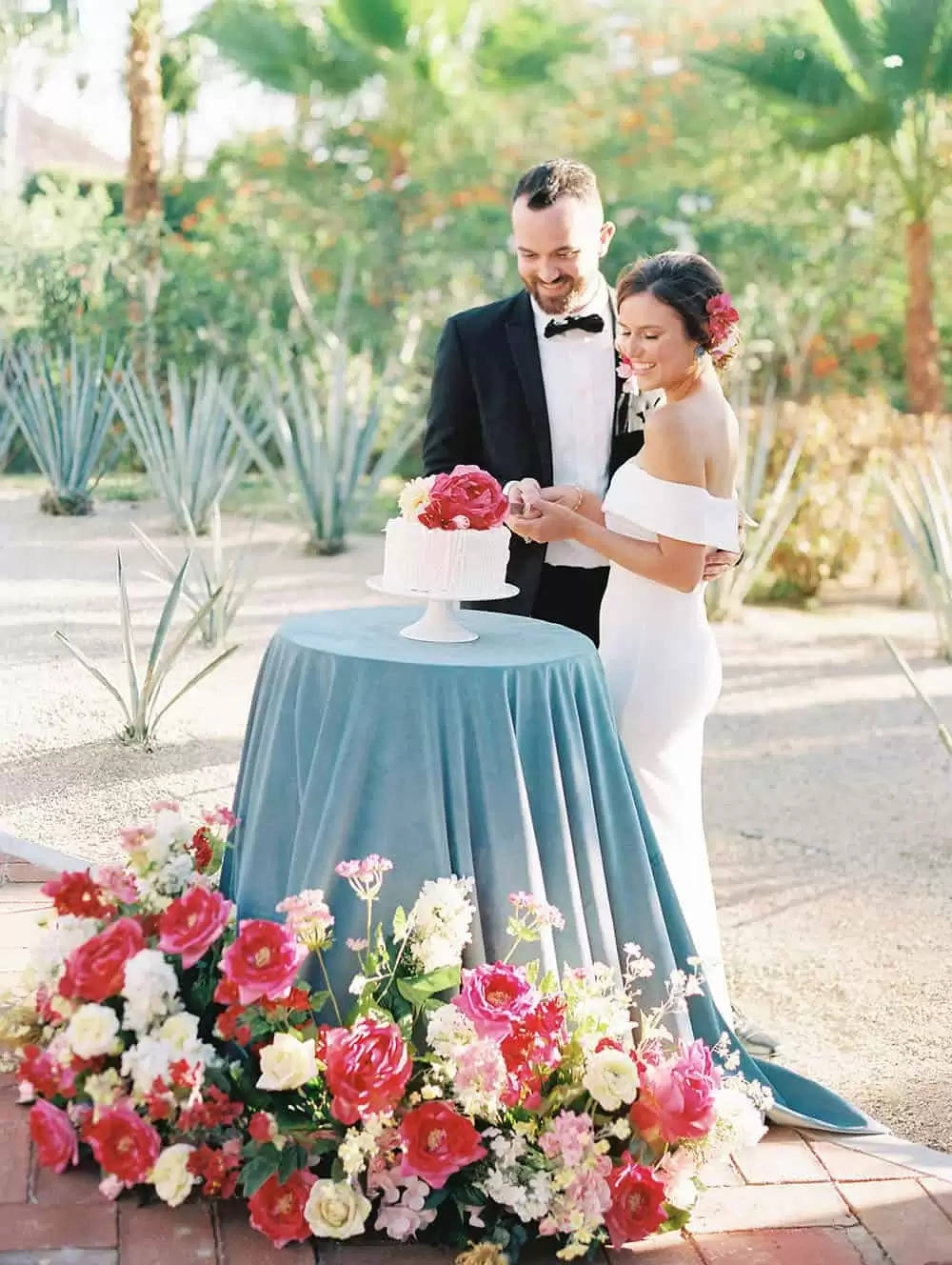 A Los Cabos Vow Renewal with Fairly Pops of Fuchsia and Breezy Blue ⋆ Ruffled