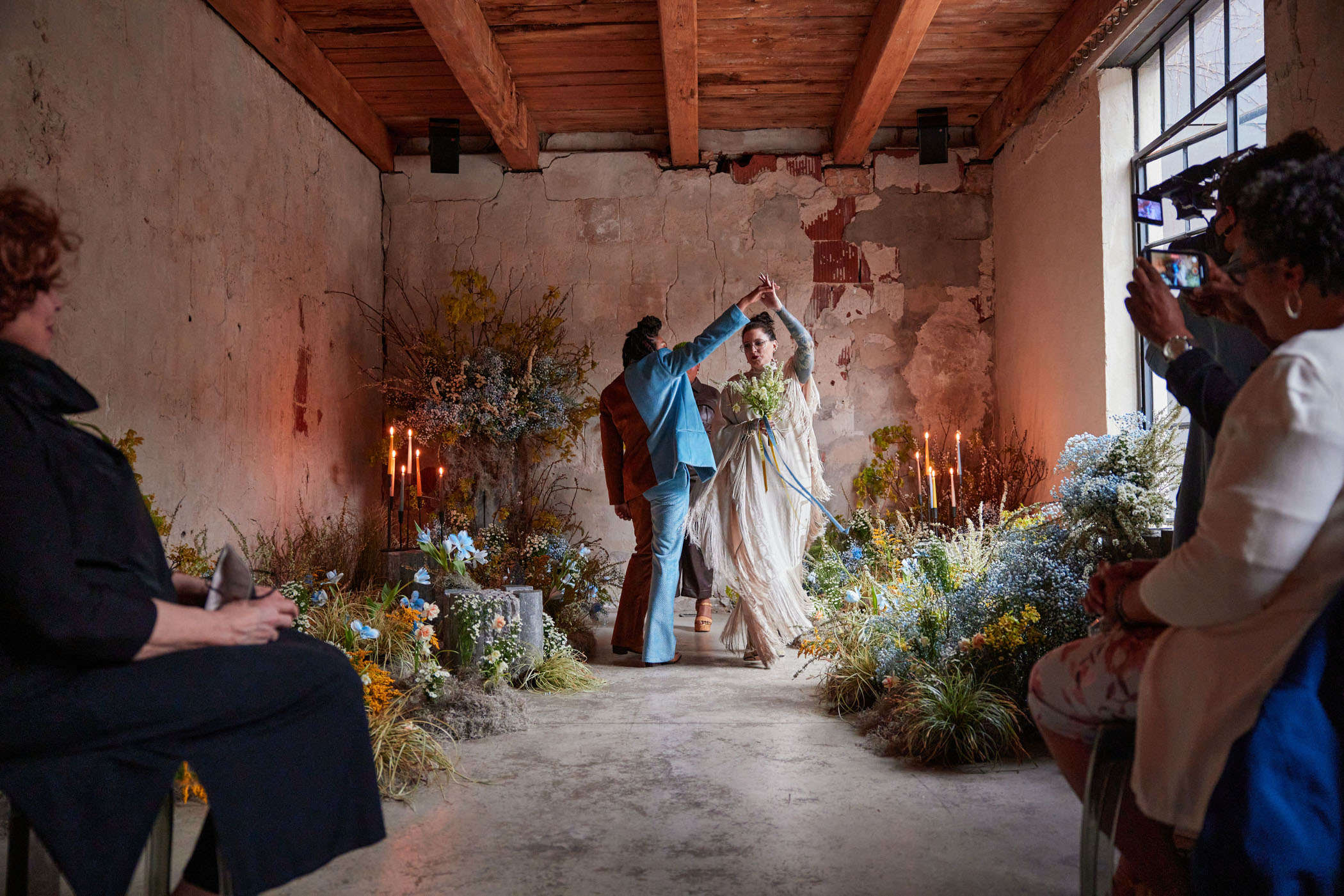 Enchanted, Immersive Florals for an Intimate Wedding ceremony in Chicago’s Charcoal Manufacturing unit