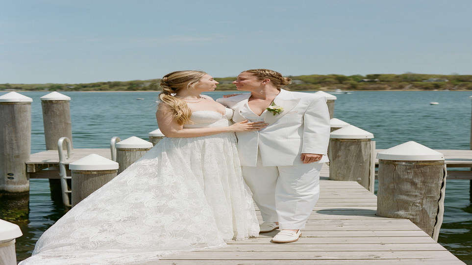 Easy Seashore Wedding ceremony for Two Brides ⋆ Ruffled