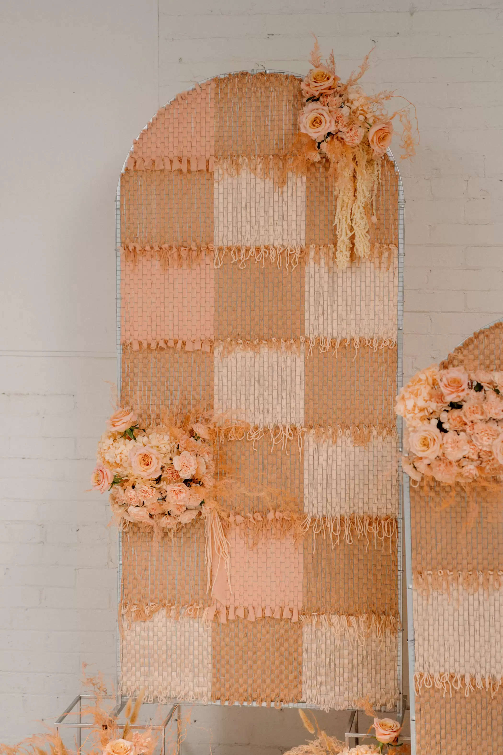 A Charming “Peach Fuzz” Impressed Warehouse Marriage ceremony with a Modern-But-Classic Vibe