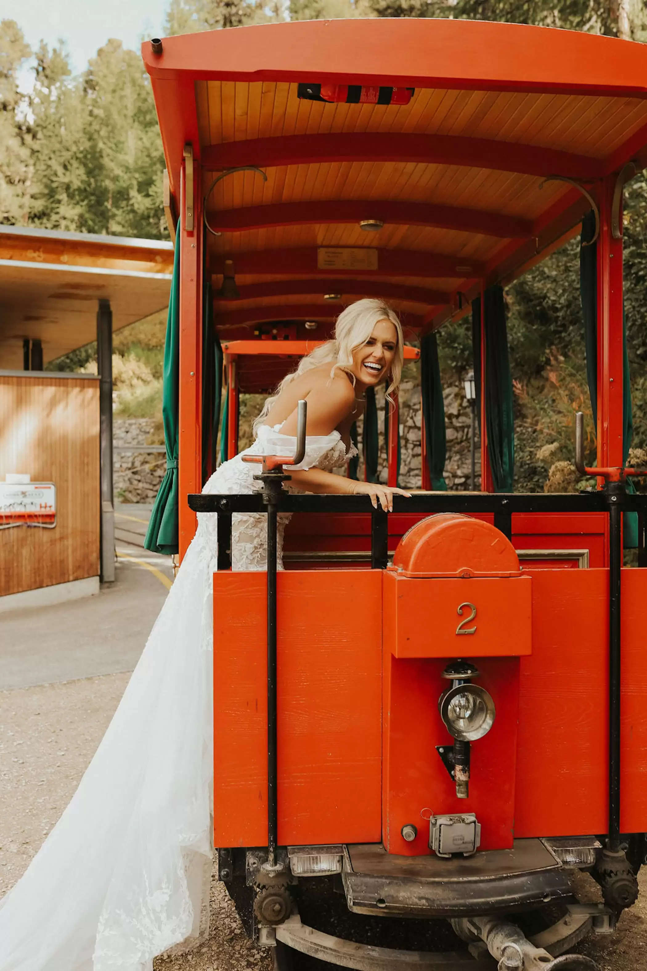 This Beautiful Elopement within the Swiss Alps Was a Vacation spot Dream Come True