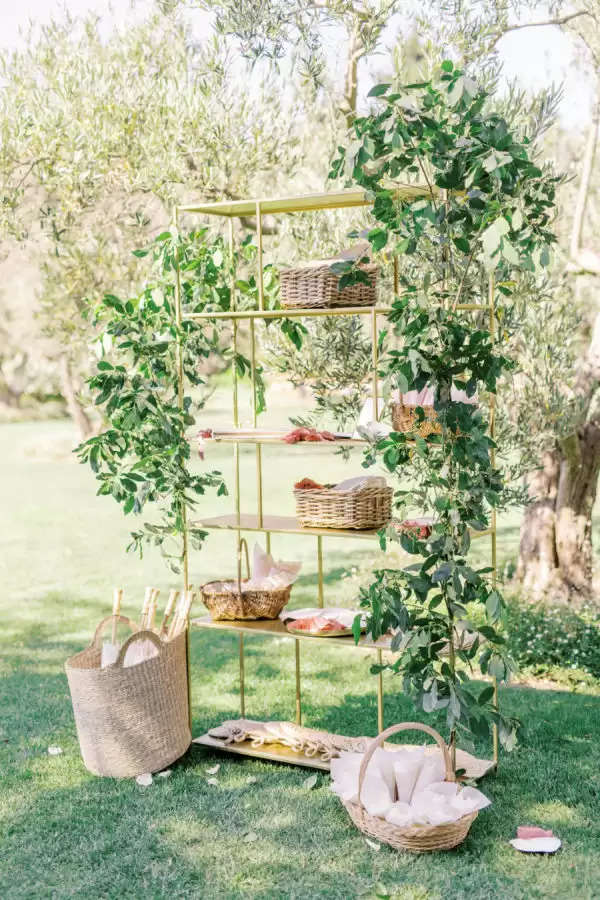 French Backyard Marriage ceremony in Provence Crammed With The Sweetness Of Summer time