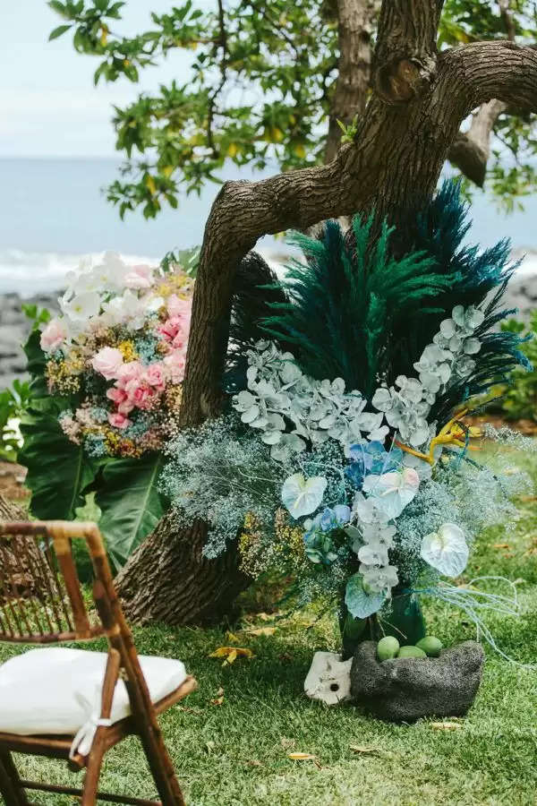 A Vibrant Vacation spot Marriage ceremony on Kona Seashore in Blue & Gold ⋆ Ruffled