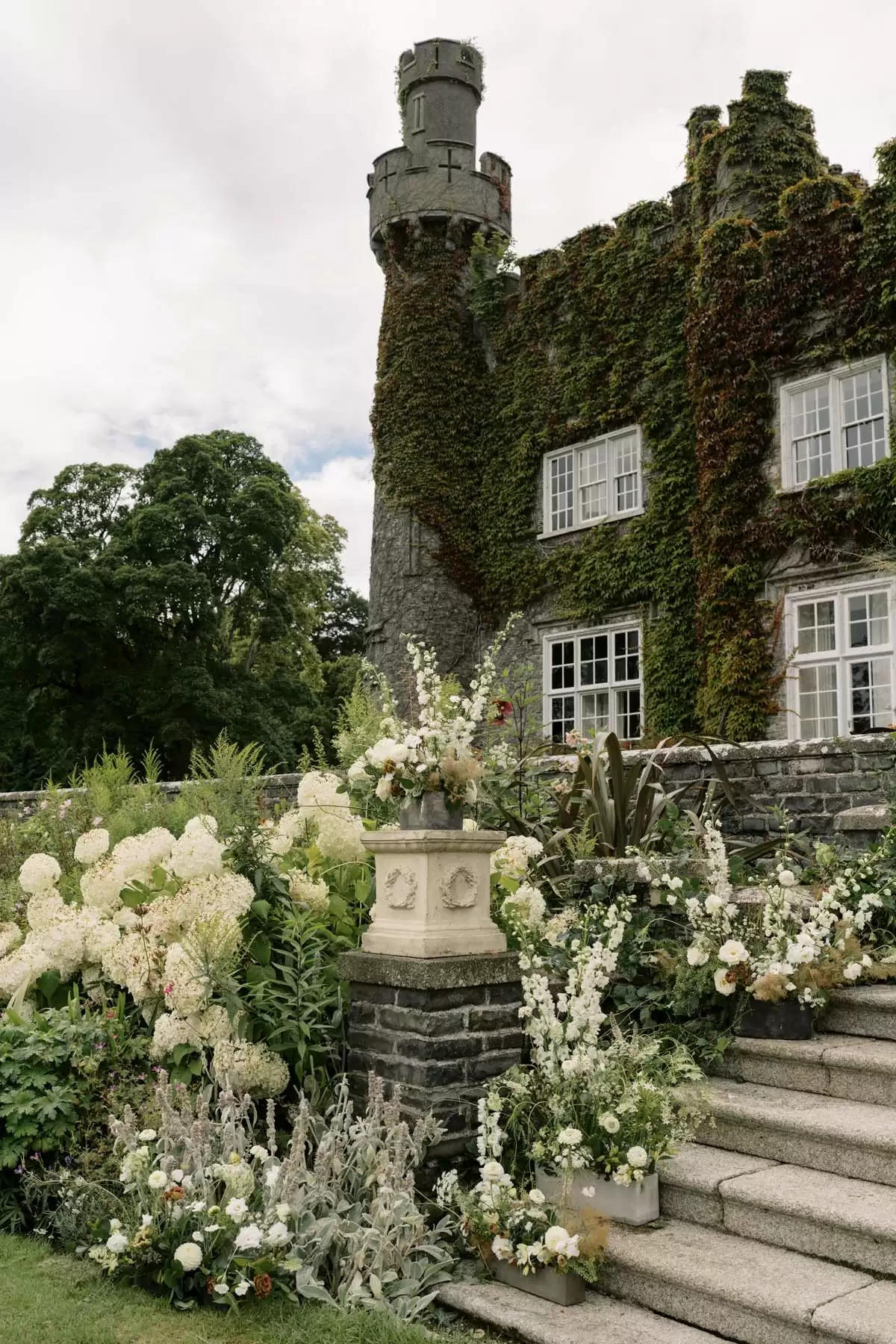 Eire Marriage ceremony at Luttrellstown Fortress