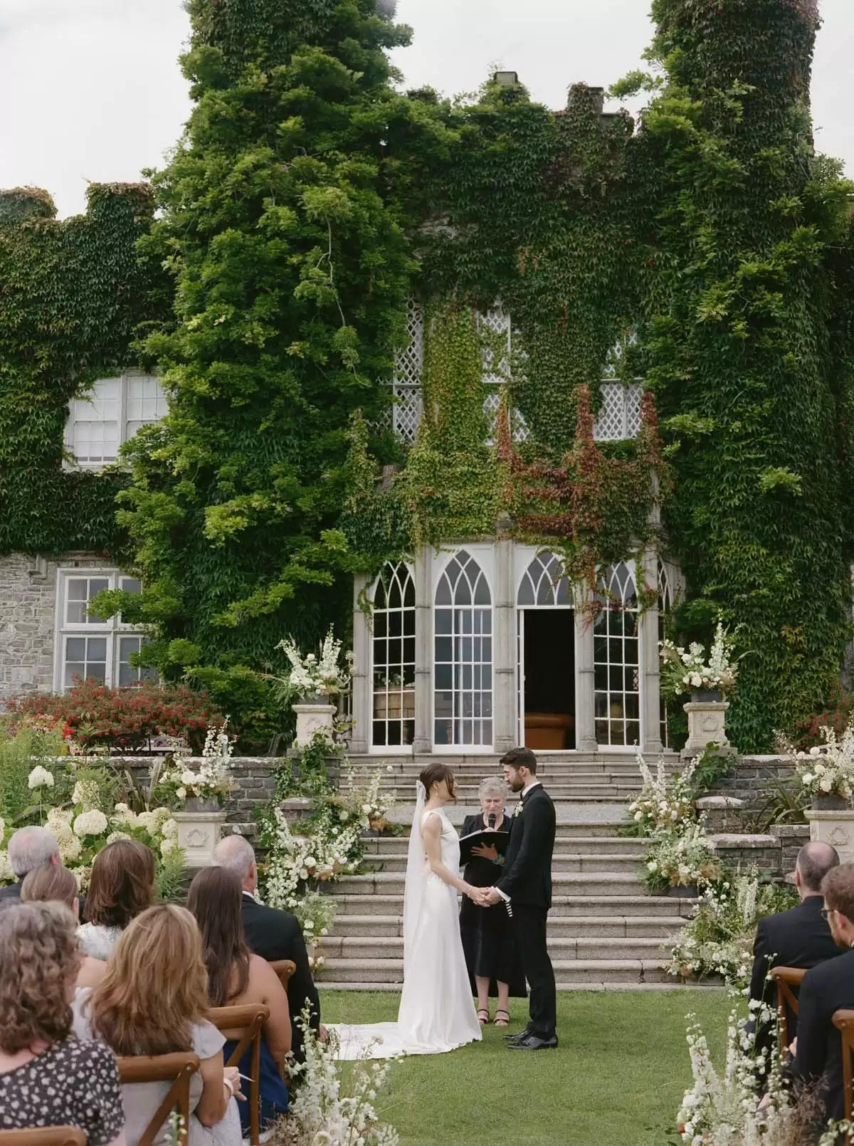 Eire Marriage ceremony at Luttrellstown Fortress