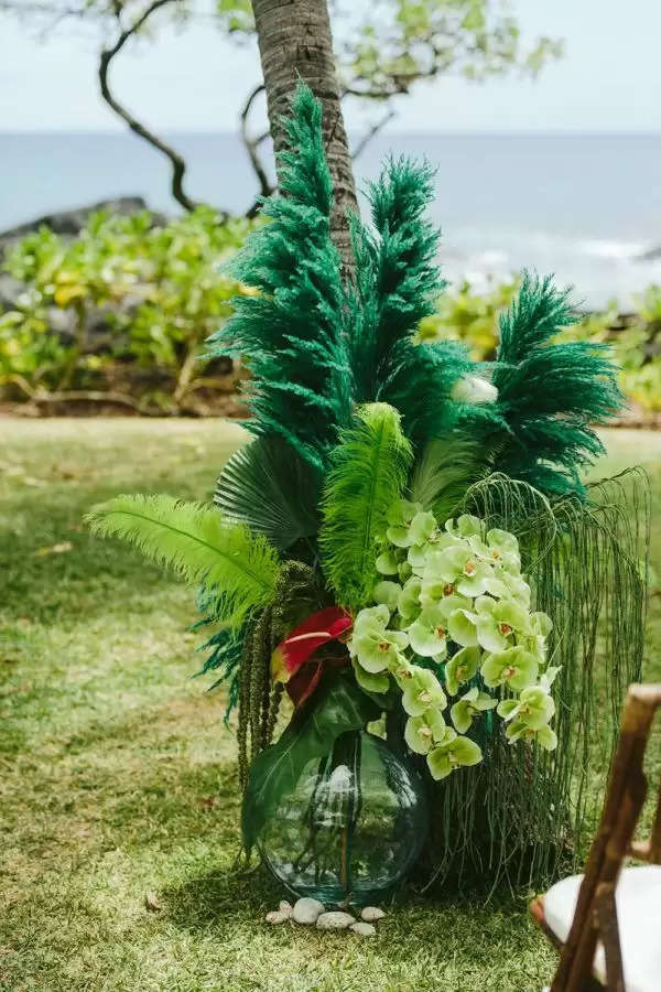 A Vibrant Vacation spot Marriage ceremony on Kona Seashore in Blue & Gold ⋆ Ruffled