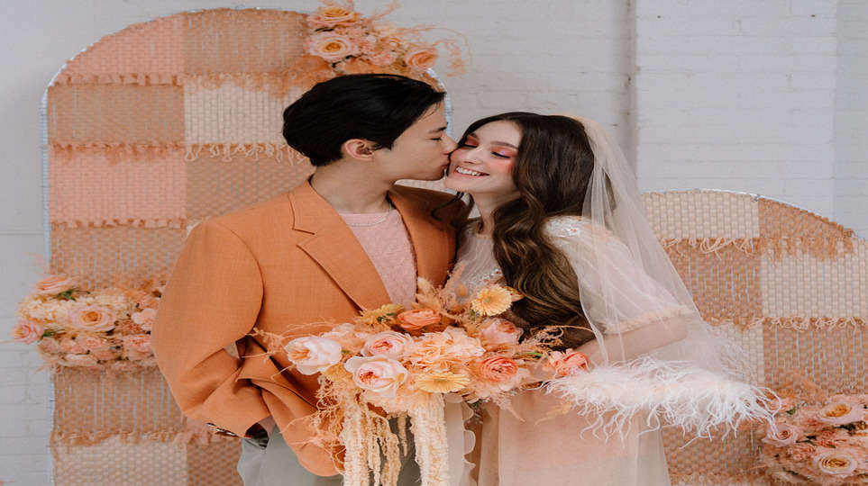 A Charming “Peach Fuzz” Impressed Warehouse Marriage ceremony with a Modern-But-Classic Vibe