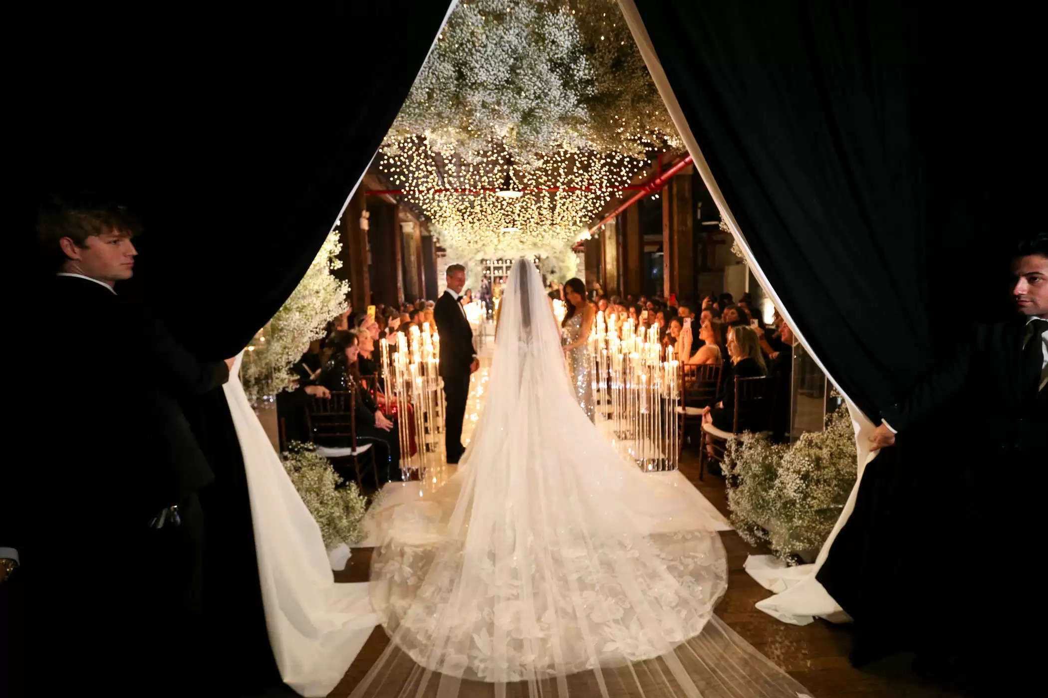 This Candlelit Winter Wedding ceremony in Brooklyn Was an Elegant Child’s Breath Dream