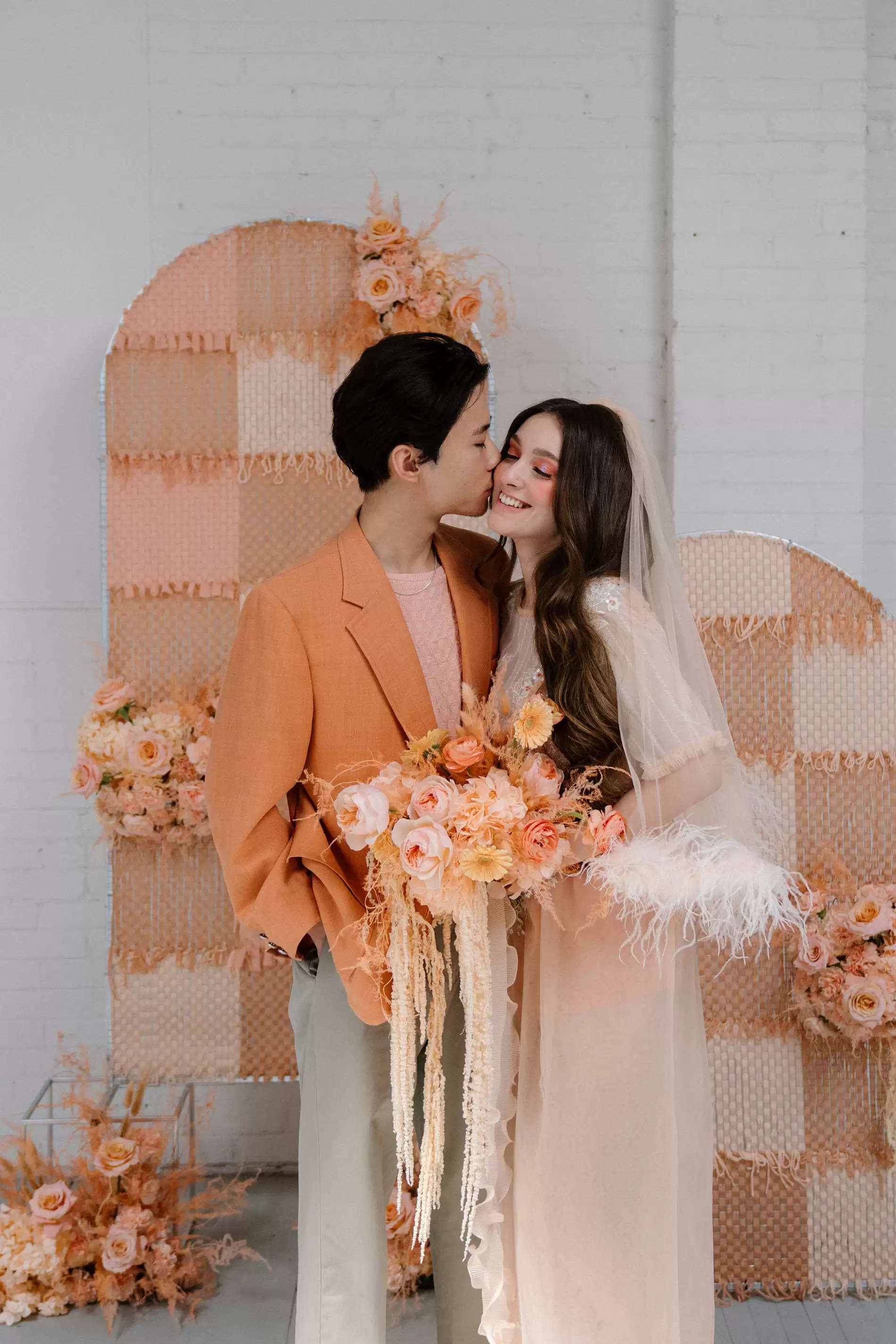 A Charming “Peach Fuzz” Impressed Warehouse Marriage ceremony with a Modern-But-Classic Vibe