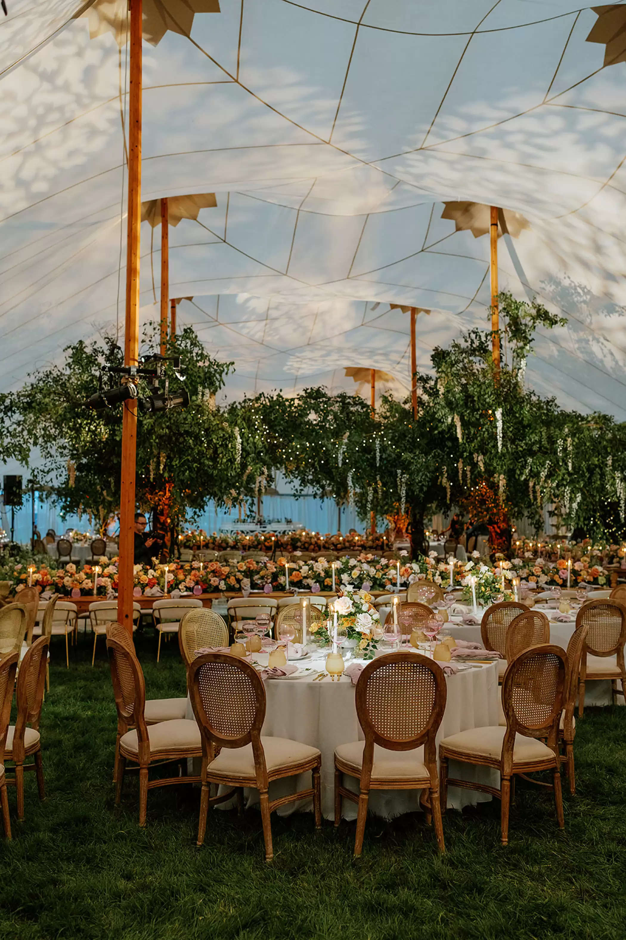 A Wonderful Backyard Social gathering Wedding ceremony Filled with Enchanting + Fantastical Flowers