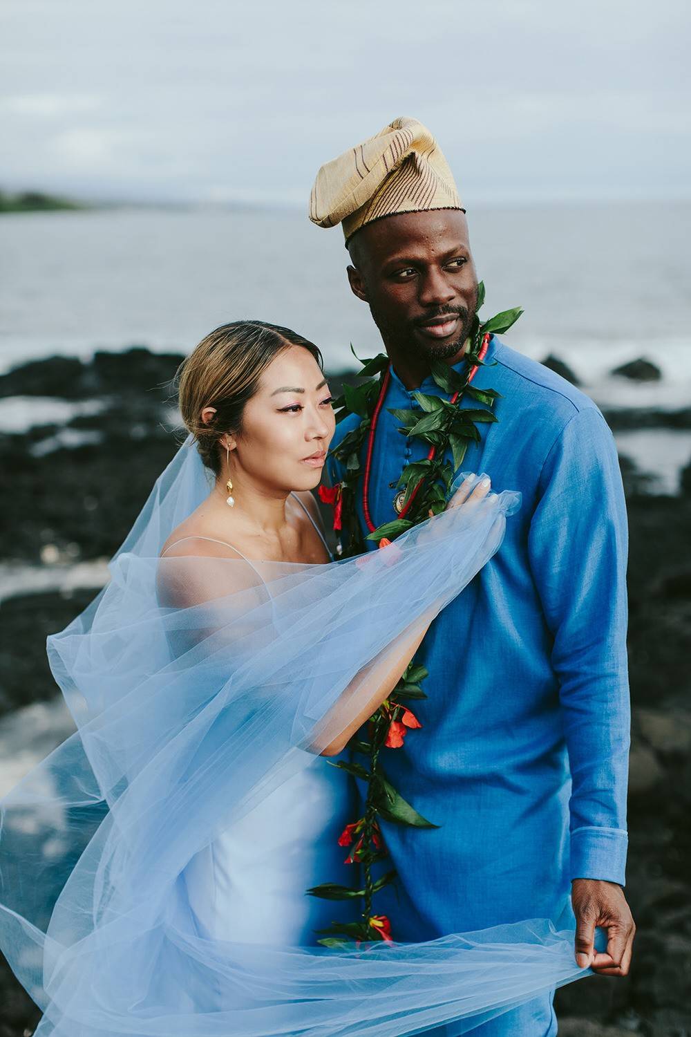 A Vibrant Vacation spot Marriage ceremony on Kona Seashore in Blue & Gold ⋆ Ruffled