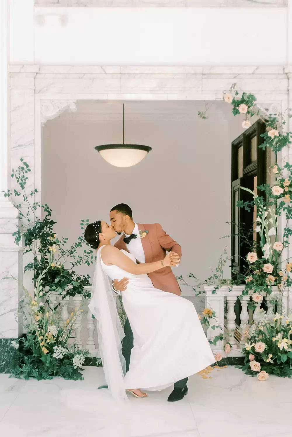 Artwork Nouveau Elopement At A Historic Financial institution Wedding ceremony Venue ⋆ Ruffled