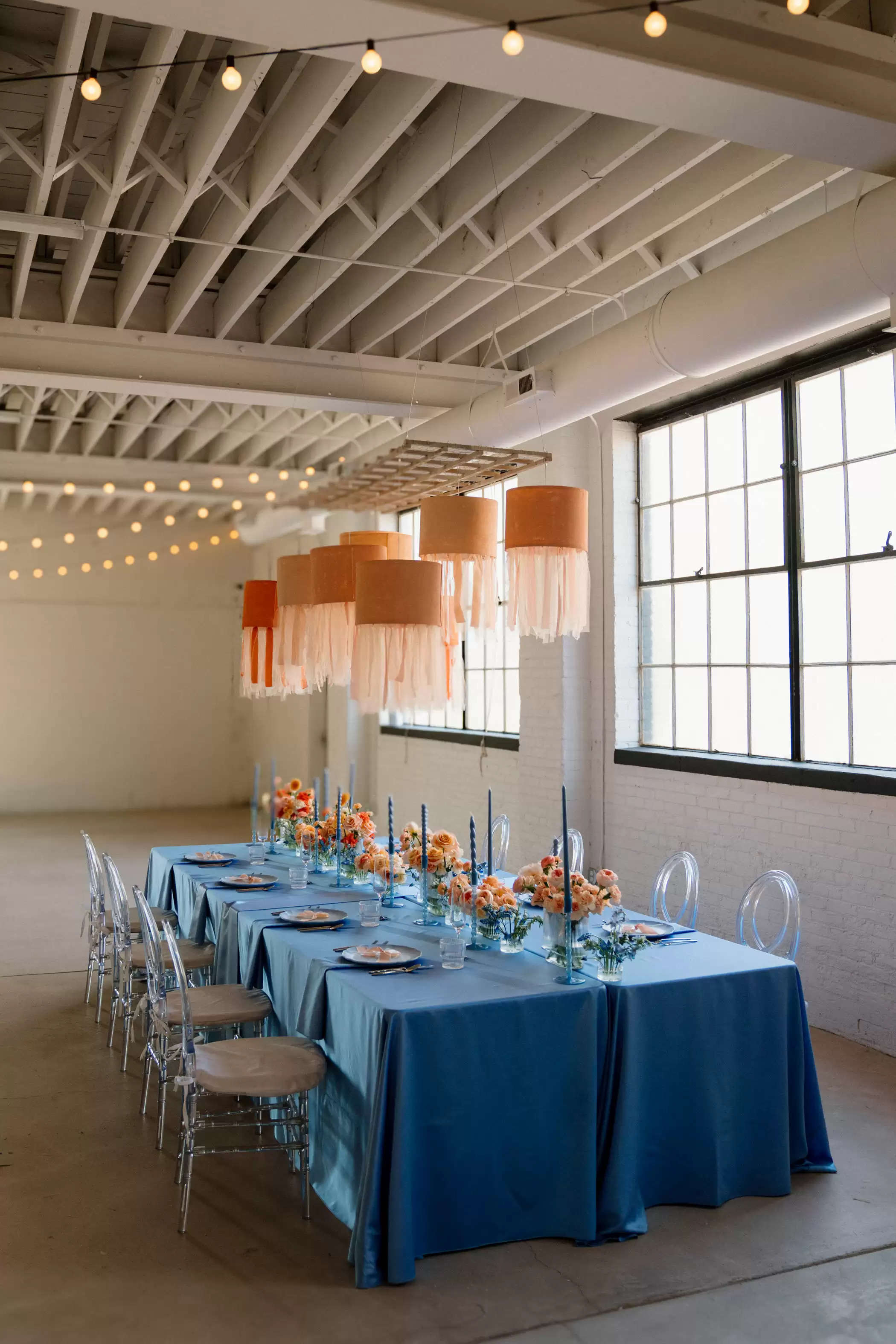 A Charming “Peach Fuzz” Impressed Warehouse Marriage ceremony with a Modern-But-Classic Vibe