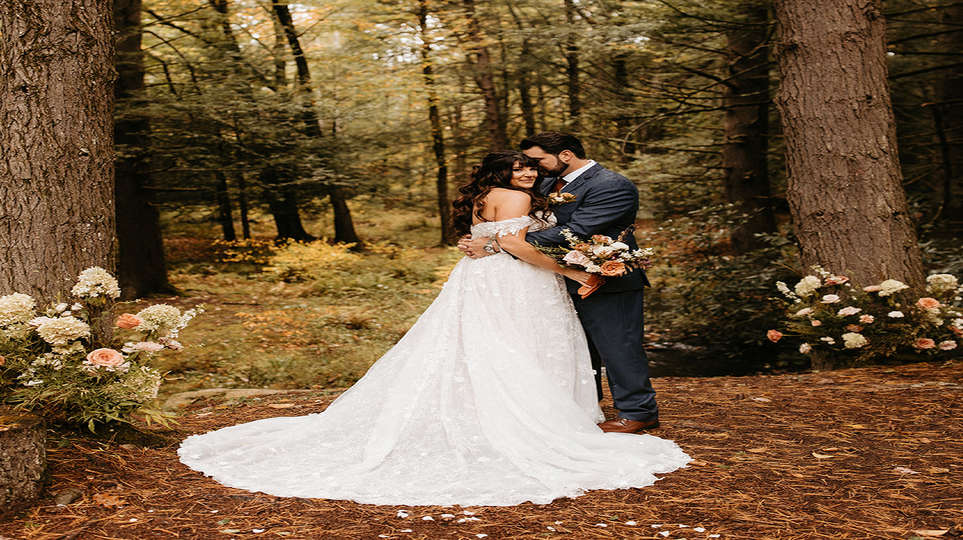 This Woodsy Fall Wedding ceremony within the Poconos Was Filled with Ethereal, Earthy Romance